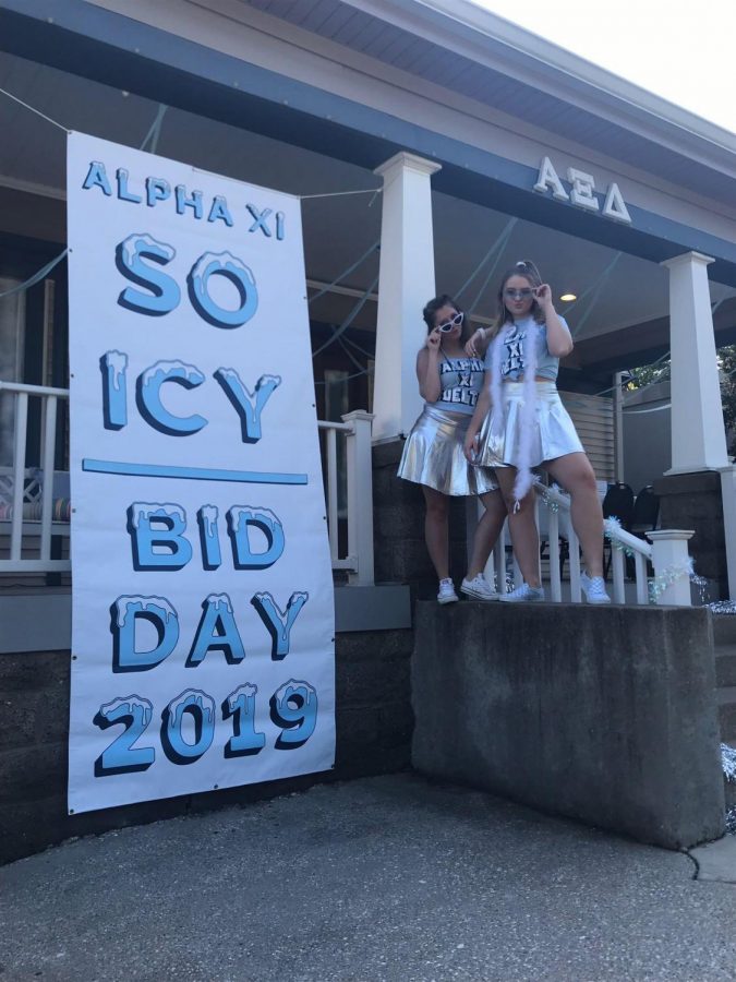 Alpha Xi Delta outside the house ready to meet their new members.