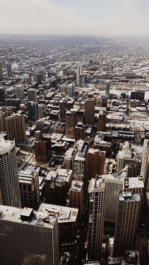 Feature:
On a quiet afternoon, the striking skyscrapers of Chicago continue to rise high on a snowy winter day, continuing to show off the beauty of this well-known busy city.