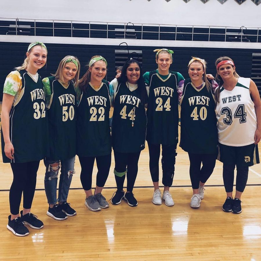 Best Buddies Basketball Game.



Sydney Allen 19, Sidney Kout 19, Sarah Moenning 19, Raginya Handoo 19, Haley Gallagher 19, Mrs. Barnhouse (Left to Right)
